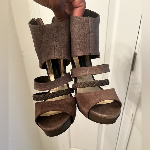 Steve Madden “Wrecked” Taupe - Picture 2 of 8